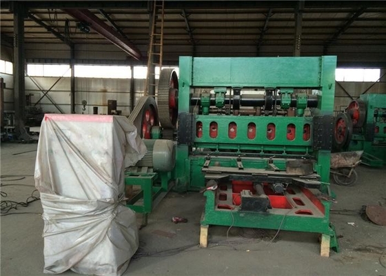 Diamond Shaped Holes Expanded Metal Machine 160T Punching Pressure Green Color